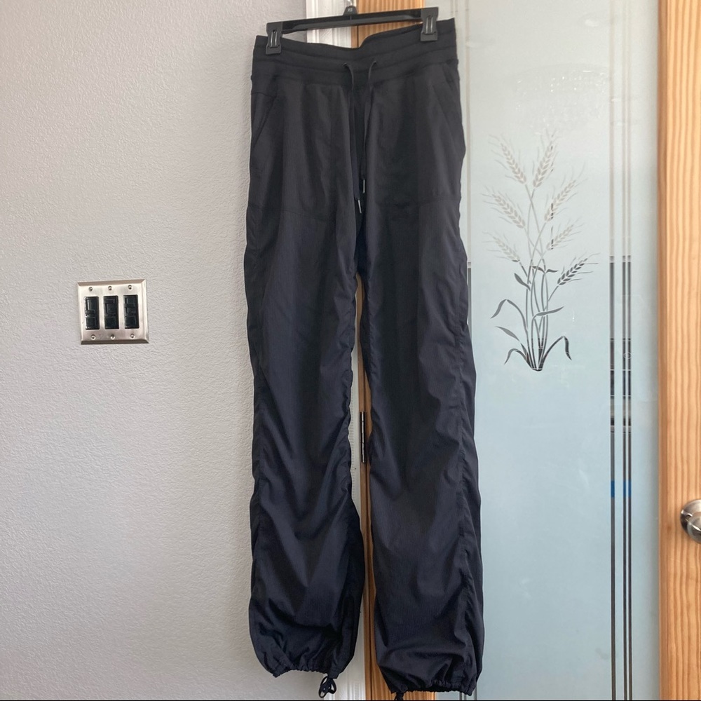 LULULEMON ATHLETICA LONG PANTS LIKE NEW SIZE 6TALL